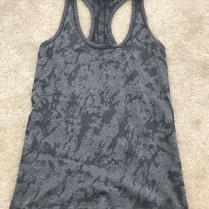 Zyia tank, size medium